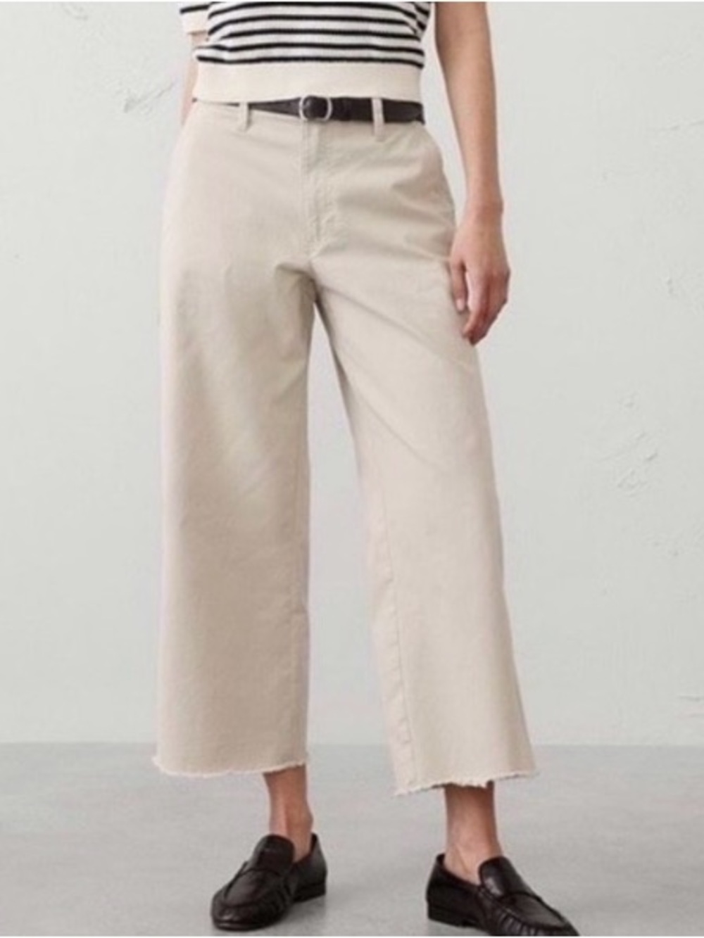 Banana Republic Cream/Tan Wide Leg Cropped Chino Pants, Size 10